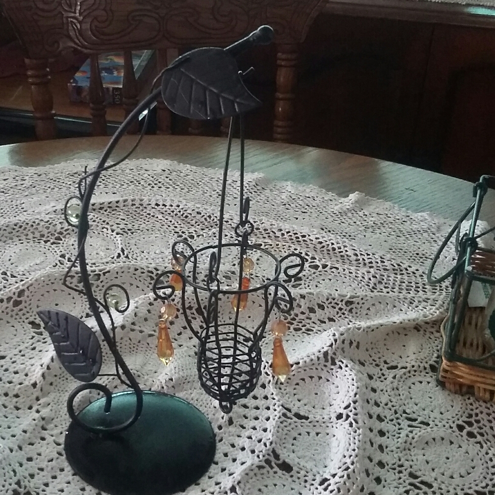 DECO WIRUNG HANGING BASKET with a. STAND